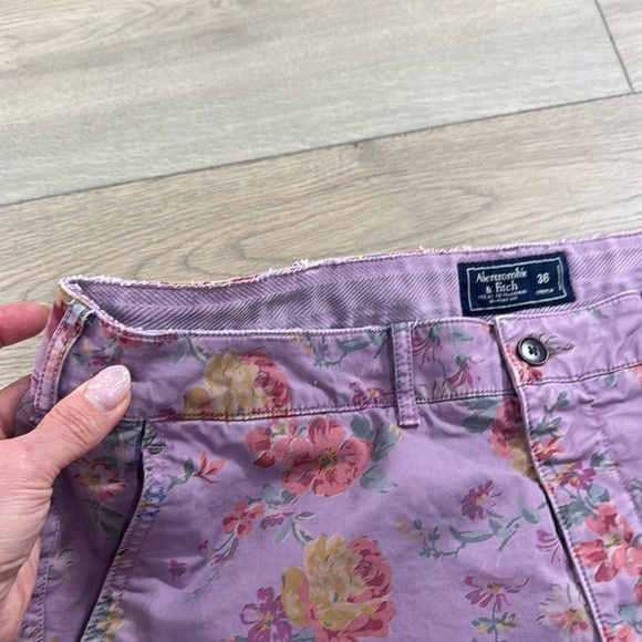 Abercrombie & Fitch Floral Men's Chino Shorts - Picture 4 of 9